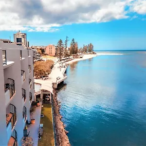 https://la-promenade.queenslandhotels.net